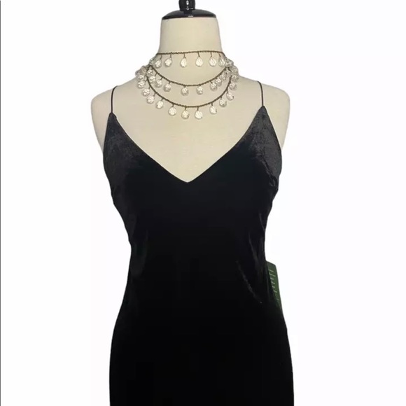Elegant Black Midi Dress - Picture 3 of 10